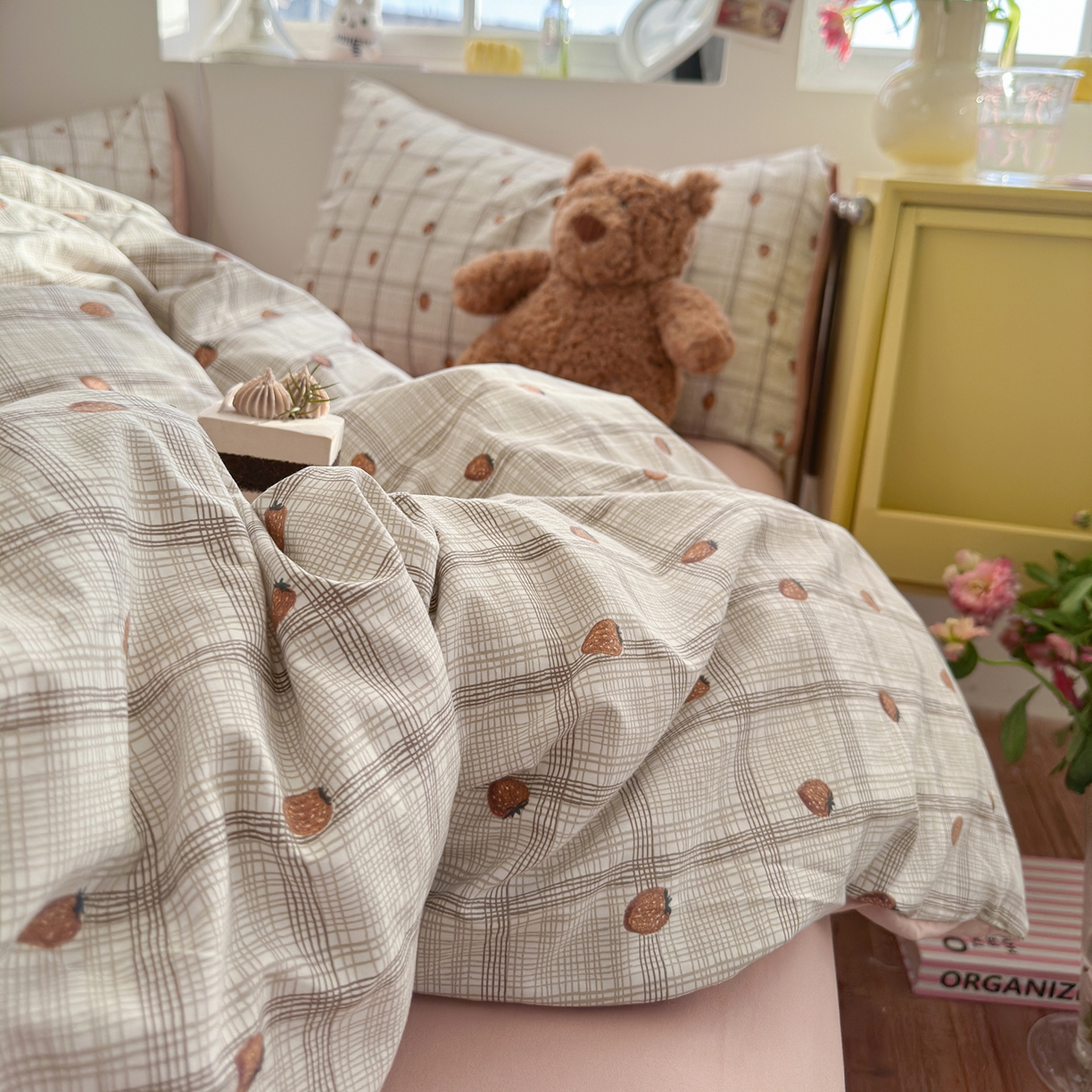 91家纺网 家纺一手货源 找家纺 金梦拉家纺 2026新款春夏古法水洗仿棉砂洗云小棉小布袋四件套 可爱草莓