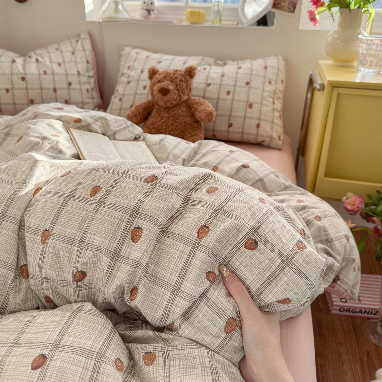 91家纺网 家纺一手货源 找家纺 金梦拉家纺 2026新款春夏古法水洗仿棉砂洗云小棉小布袋四件套 可爱草莓