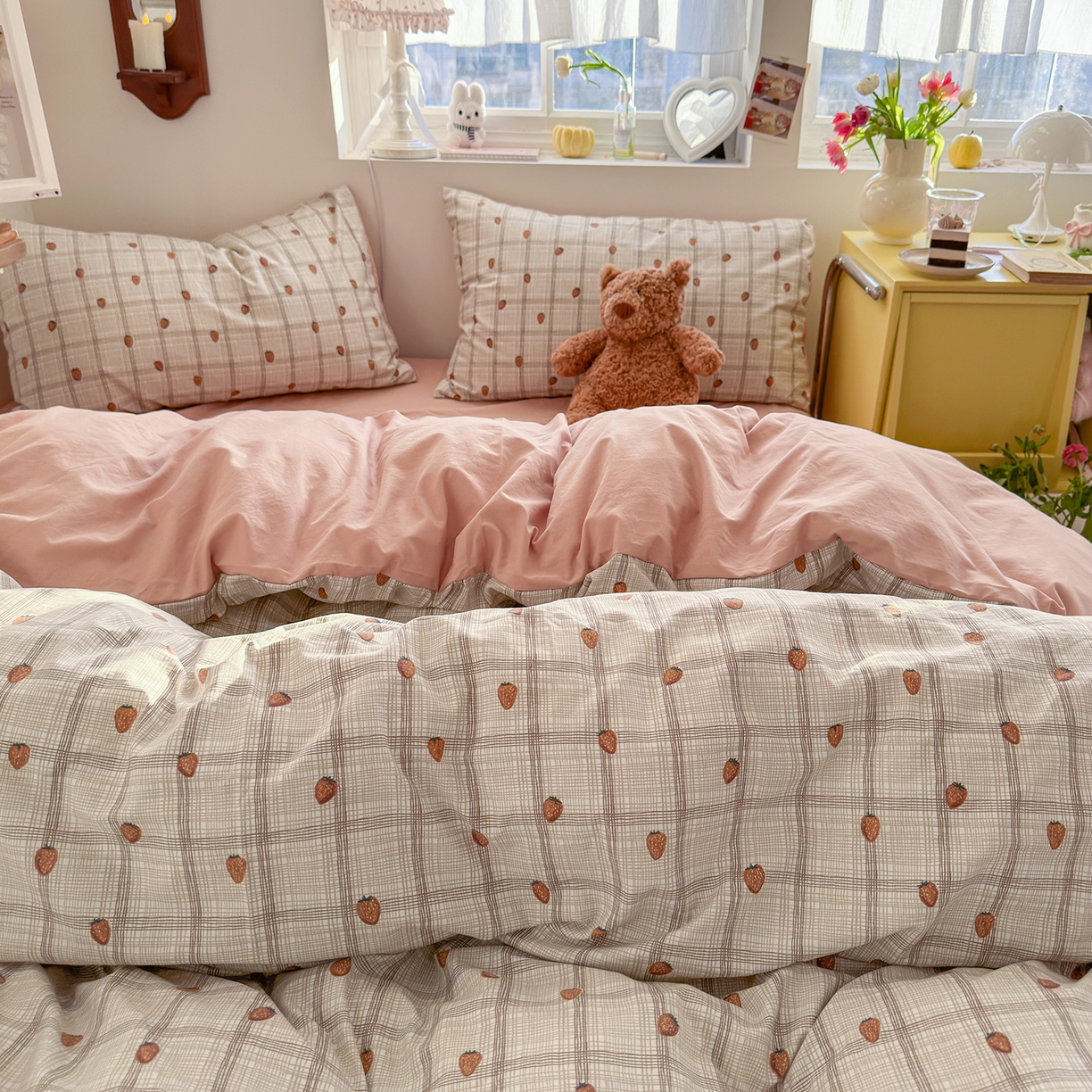 91家纺网 家纺一手货源 找家纺 金梦拉家纺 2026新款春夏古法水洗仿棉砂洗云小棉小布袋四件套 可爱草莓