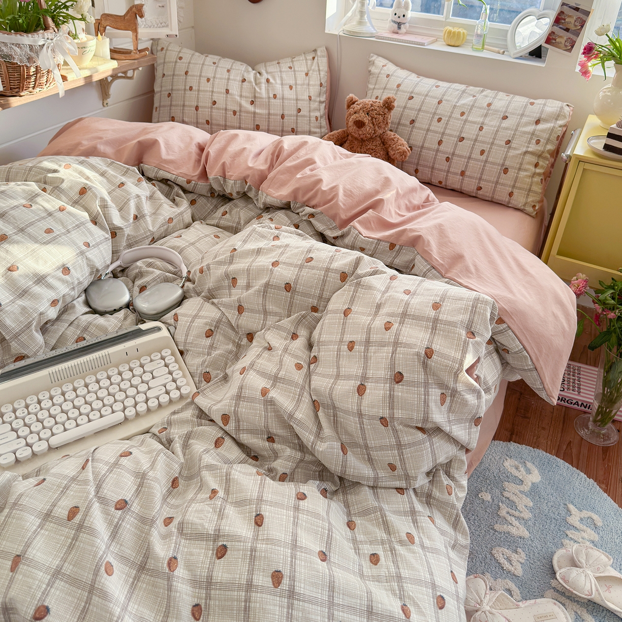 91家纺网 家纺一手货源 找家纺 金梦拉家纺 2026新款春夏古法水洗仿棉砂洗云小棉小布袋四件套 可爱草莓