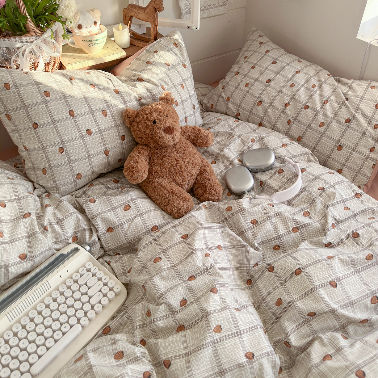 91家纺网 家纺一手货源 找家纺 金梦拉家纺 2026新款春夏古法水洗仿棉砂洗云小棉小布袋四件套 可爱草莓