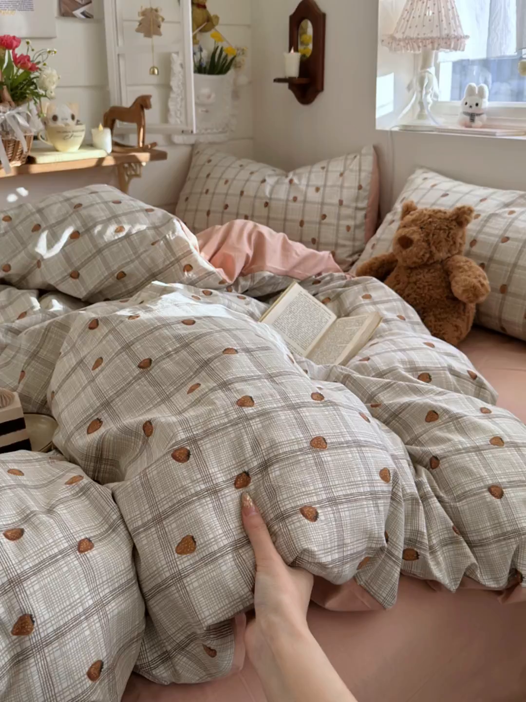 91家纺网 家纺一手货源 找家纺 金梦拉家纺 2026新款春夏古法水洗仿棉砂洗云小棉小布袋四件套 可爱草莓