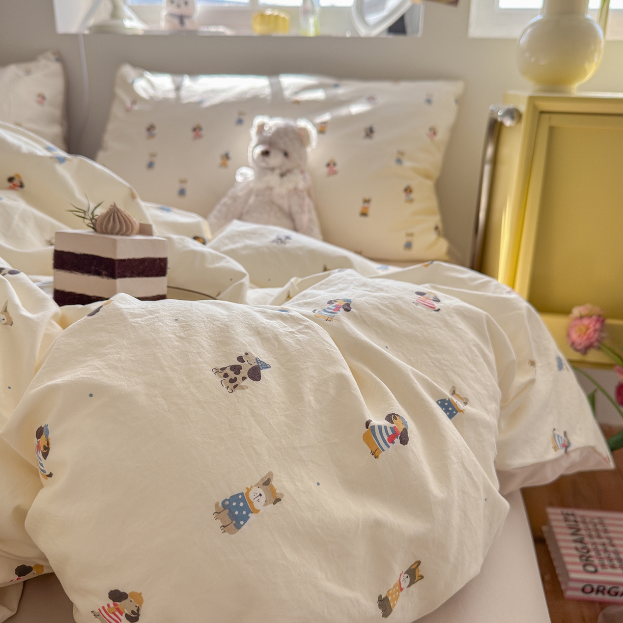 91家纺网 家纺一手货源 找家纺 金梦拉家纺 2026新款春夏古法水洗仿棉砂洗云小棉小布袋四件套 狗狗聚会