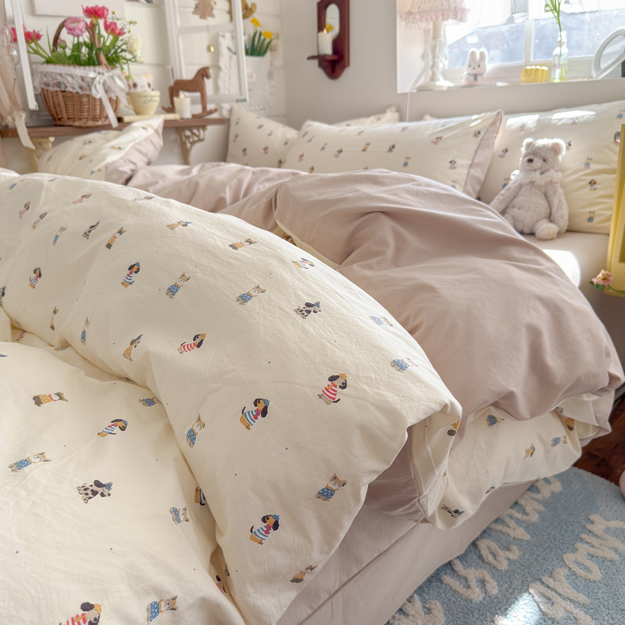 91家纺网 家纺一手货源 找家纺 金梦拉家纺 2026新款春夏古法水洗仿棉砂洗云小棉小布袋四件套 狗狗聚会