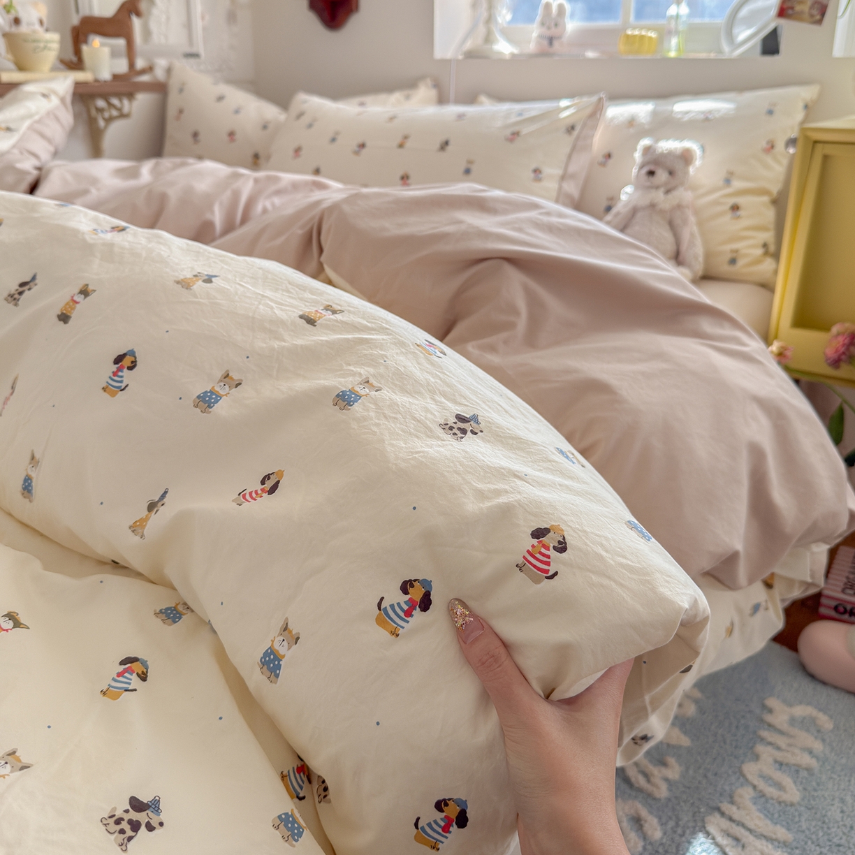 91家纺网 家纺一手货源 找家纺 金梦拉家纺 2026新款春夏古法水洗仿棉砂洗云小棉小布袋四件套 狗狗聚会