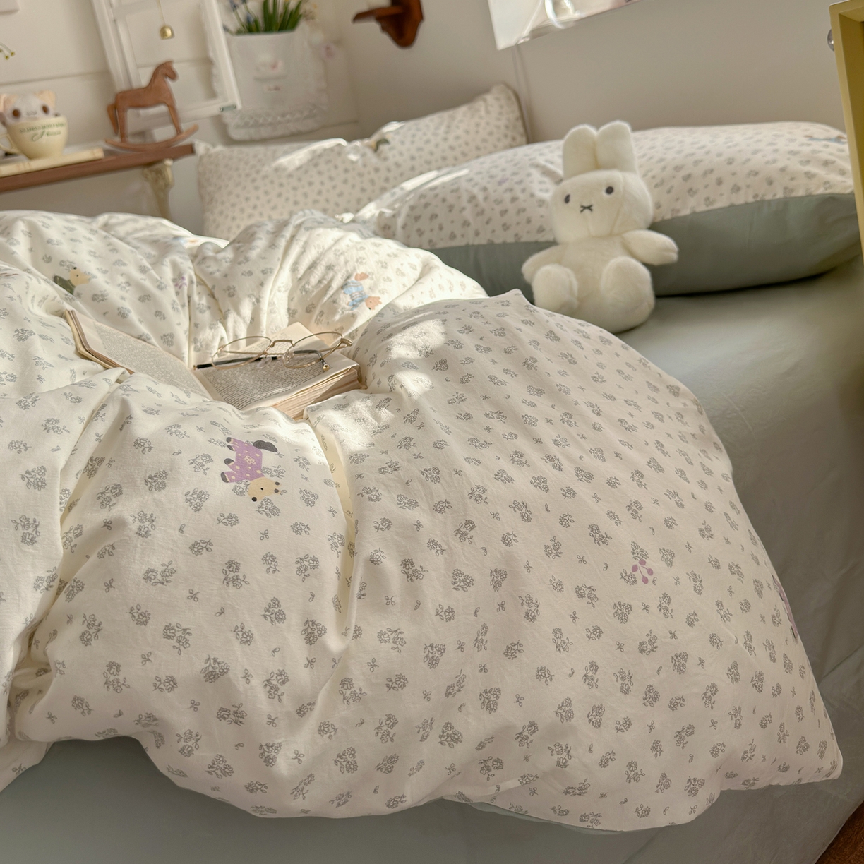 91家纺网 家纺一手货源 找家纺 金梦拉家纺 2026新款春夏古法水洗仿棉砂洗云小棉小布袋四件套 碎花萌狗