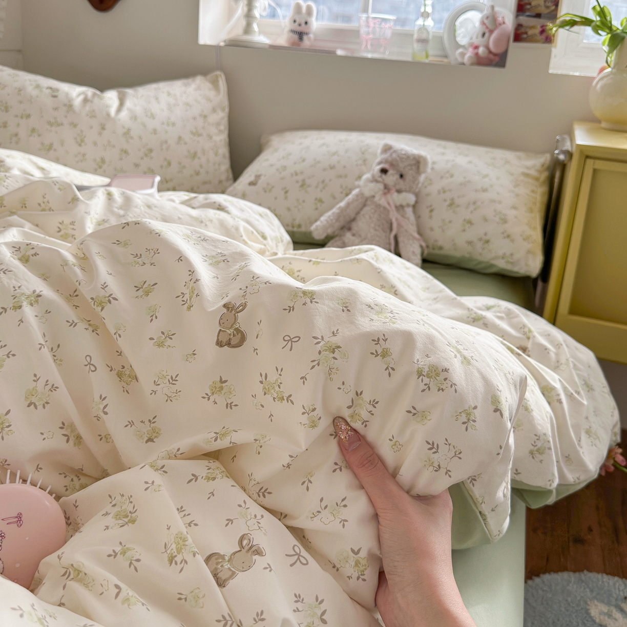 91家纺网 家纺一手货源 找家纺 金梦拉家纺 2026新款春夏古法水洗仿棉砂洗云小棉小布袋四件套 绿野仙兔