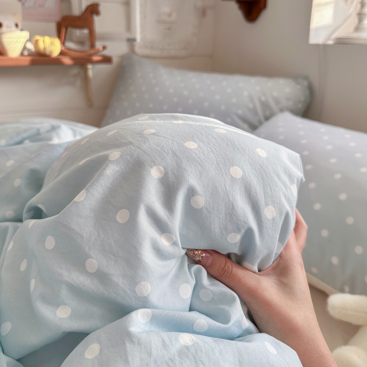 91家纺网 家纺一手货源 找家纺 金梦拉家纺 2026新款春夏古法水洗仿棉砂洗云小棉小布袋四件套 奶蓝波点