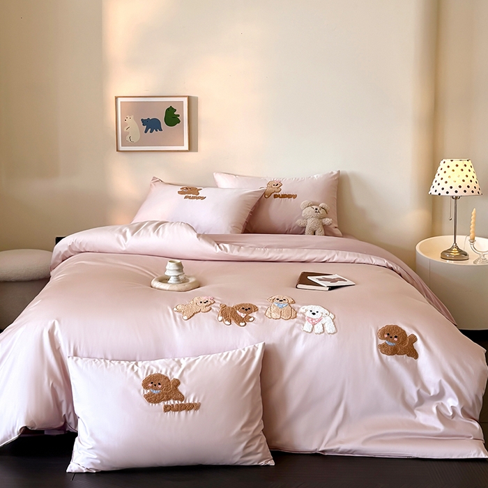 91家纺网 家纺一手货源 找家纺 618家纺 2026新款A类100支全棉纯棉毛巾绣花四件套-泰迪系列 泰迪-桃粉