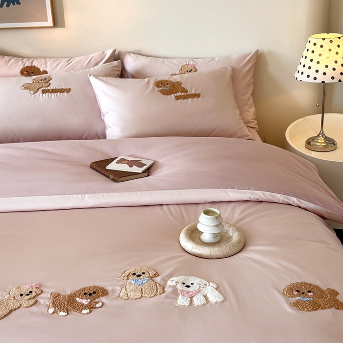 91家纺网 家纺一手货源 找家纺 618家纺 2026新款A类100支全棉纯棉毛巾绣花四件套-泰迪系列 泰迪-桃粉