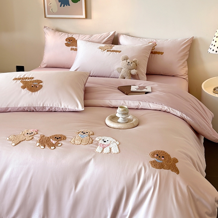 91家纺网 家纺一手货源 找家纺 618家纺 2026新款A类100支全棉纯棉毛巾绣花四件套-泰迪系列 泰迪-桃粉