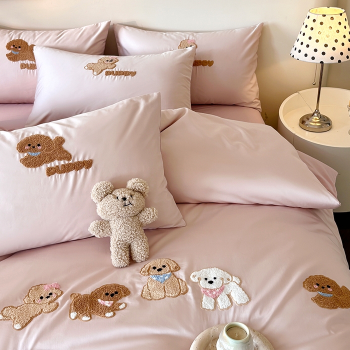 91家纺网 家纺一手货源 找家纺 618家纺 2026新款A类100支全棉纯棉毛巾绣花四件套-泰迪系列 泰迪-桃粉