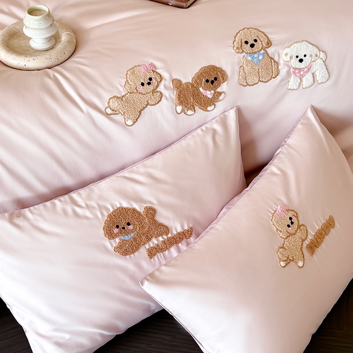 91家纺网 家纺一手货源 找家纺 618家纺 2026新款A类100支全棉纯棉毛巾绣花四件套-泰迪系列 泰迪-桃粉