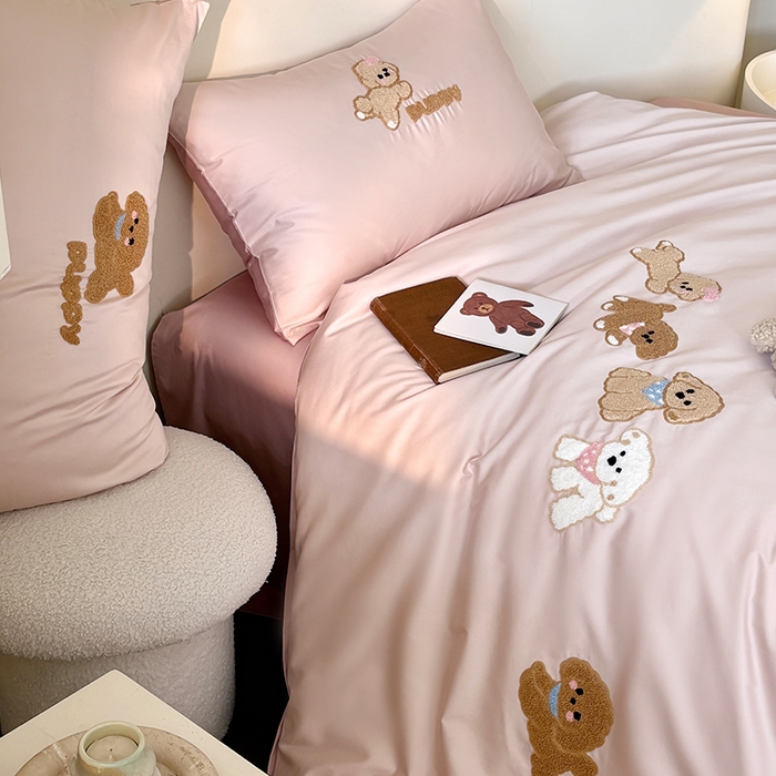 91家纺网 家纺一手货源 找家纺 618家纺 2026新款A类100支全棉纯棉毛巾绣花四件套-泰迪系列 泰迪-桃粉