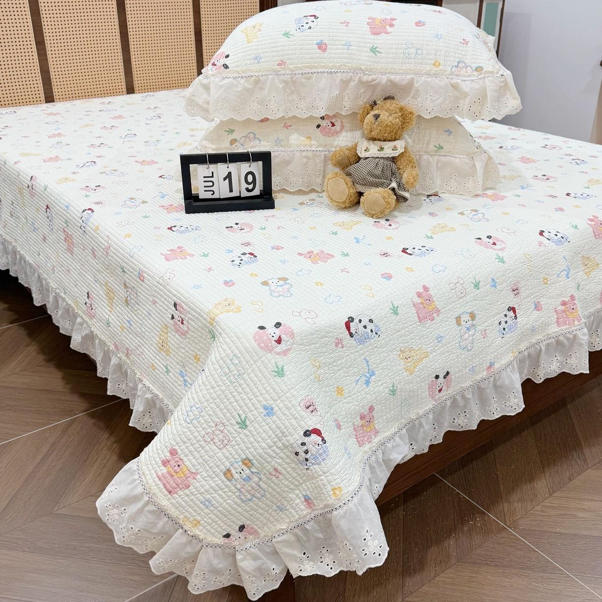 91家纺网 家纺一手货源 找家纺 床盖工厂店 2025新款法式双面全面填充棉花床盖三件套 魔法伙伴