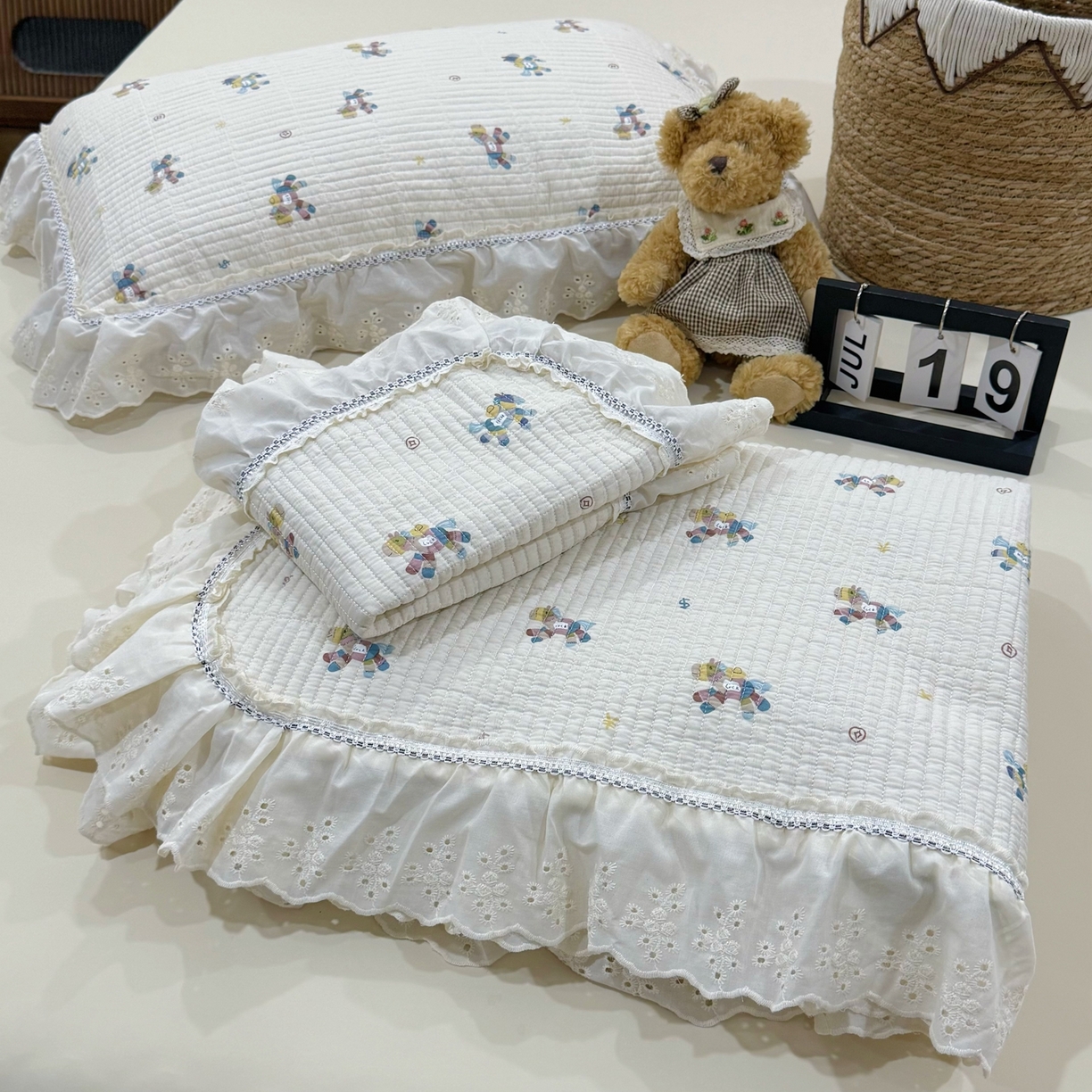 91家纺网 家纺一手货源 找家纺 床盖工厂店 2025新款法式双面全面填充棉花床盖三件套 小马浅浅