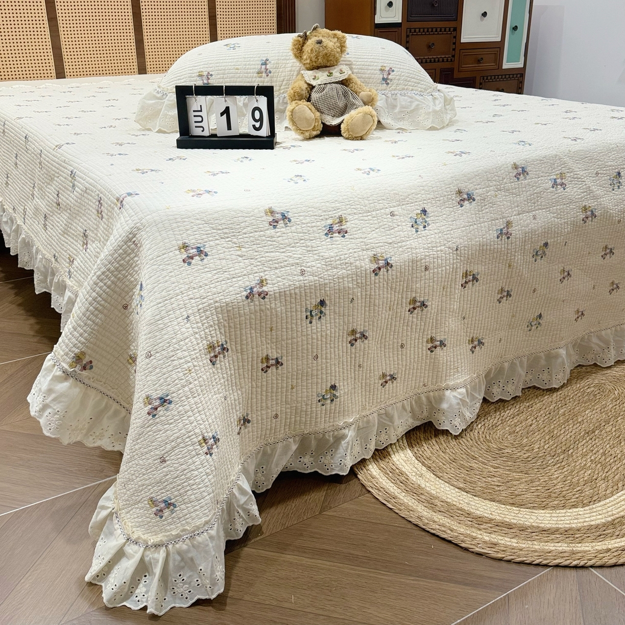 91家纺网 家纺一手货源 找家纺 床盖工厂店 2025新款法式双面全面填充棉花床盖三件套 小马浅浅