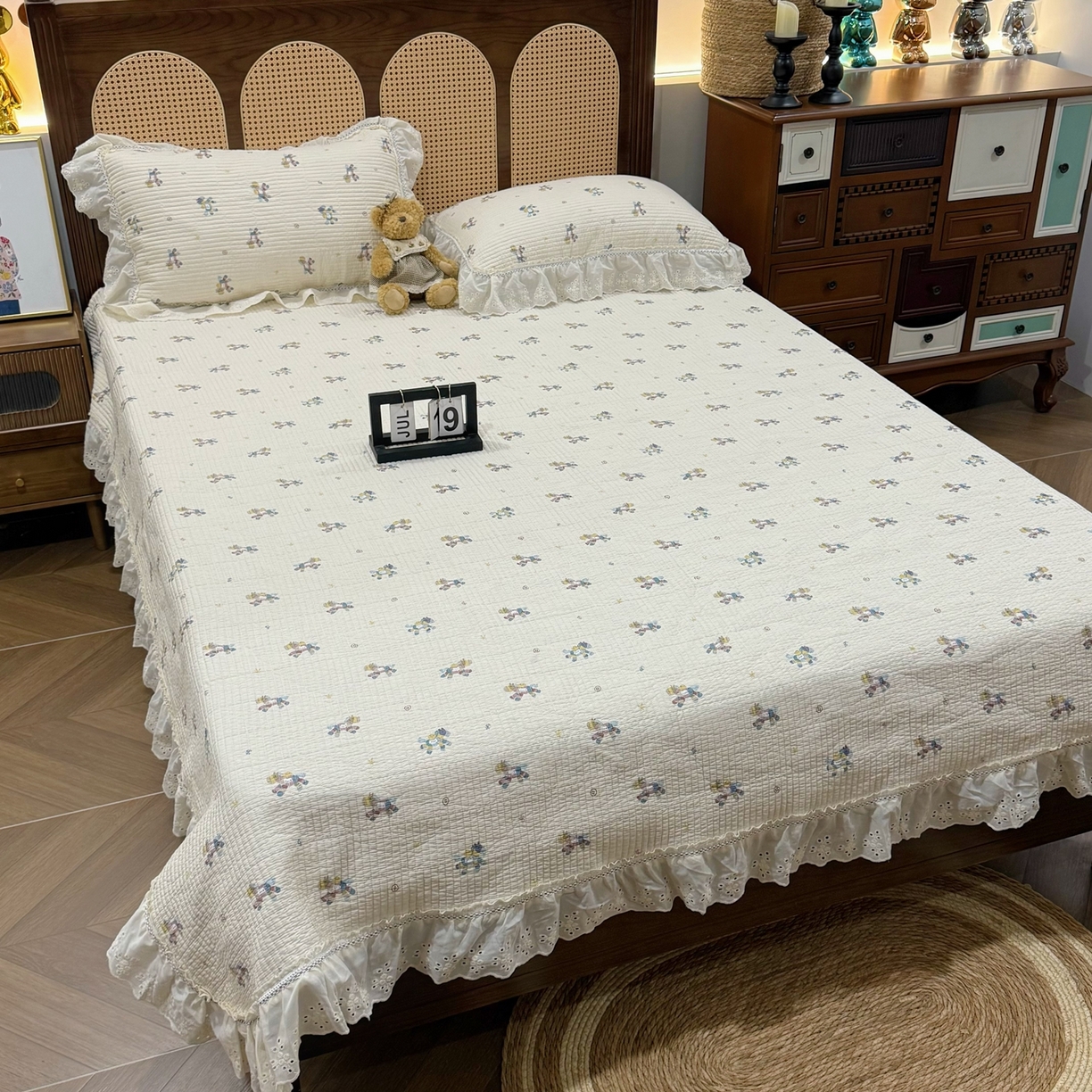 91家纺网 家纺一手货源 找家纺 床盖工厂店 2025新款法式双面全面填充棉花床盖三件套 小马浅浅