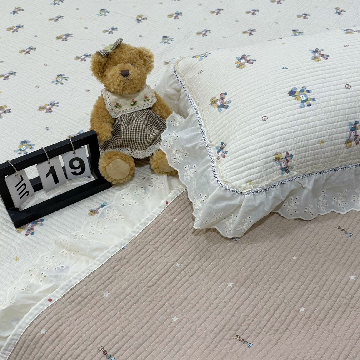 91家纺网 家纺一手货源 找家纺 床盖工厂店 2025新款法式双面全面填充棉花床盖三件套 小马浅浅