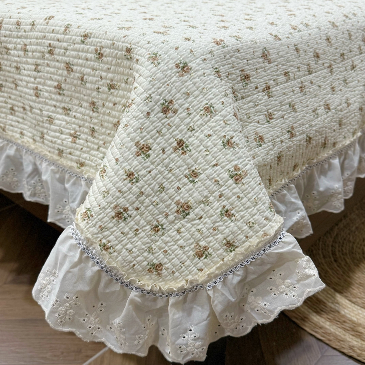 91家纺网 家纺一手货源 找家纺 床盖工厂店 2025新款法式双面全面填充棉花床盖三件套 芊芊花海