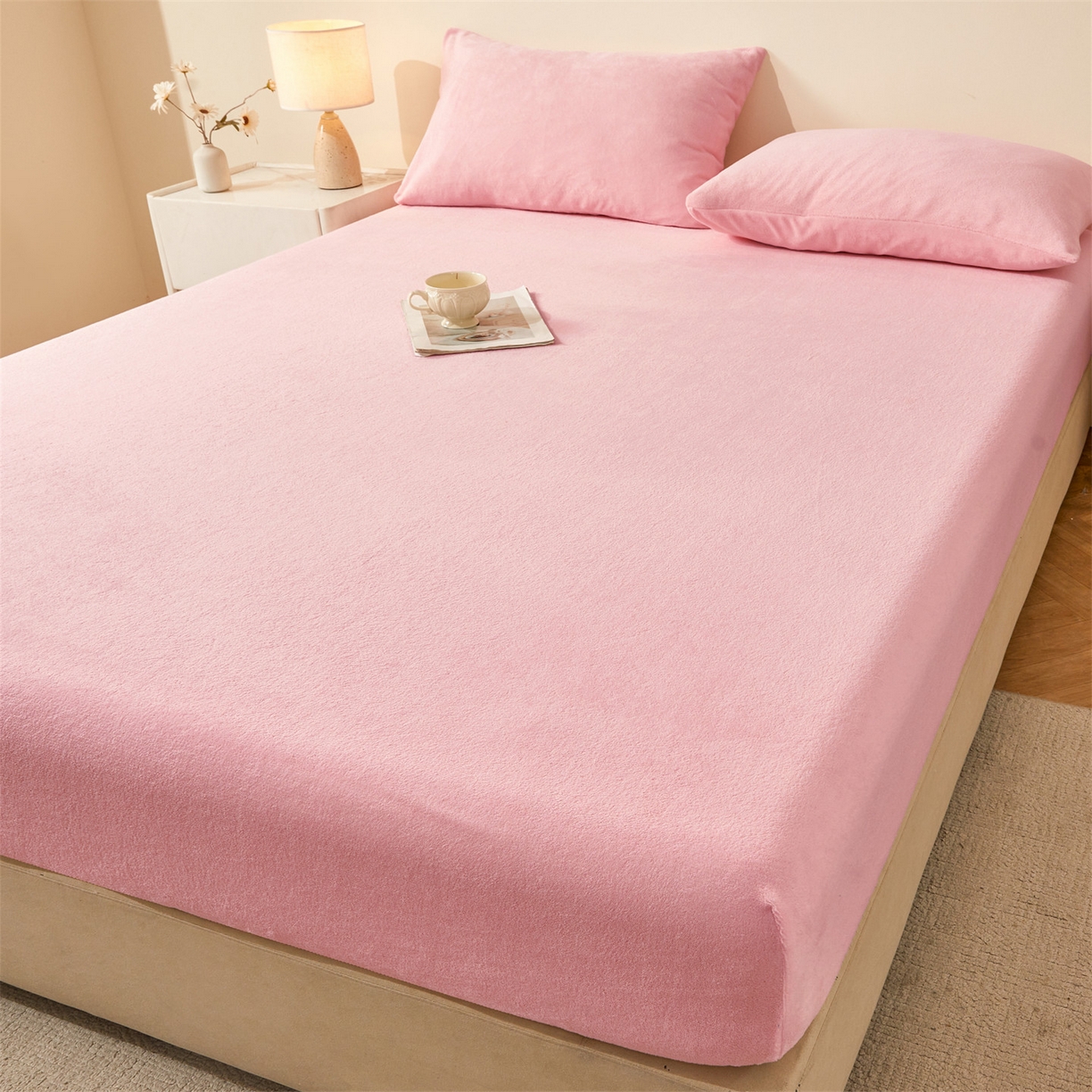 91家纺网 家纺一手货源 找家纺 卡诗兰家纺 2026新款单层牛奶绒床笠 梦幻粉