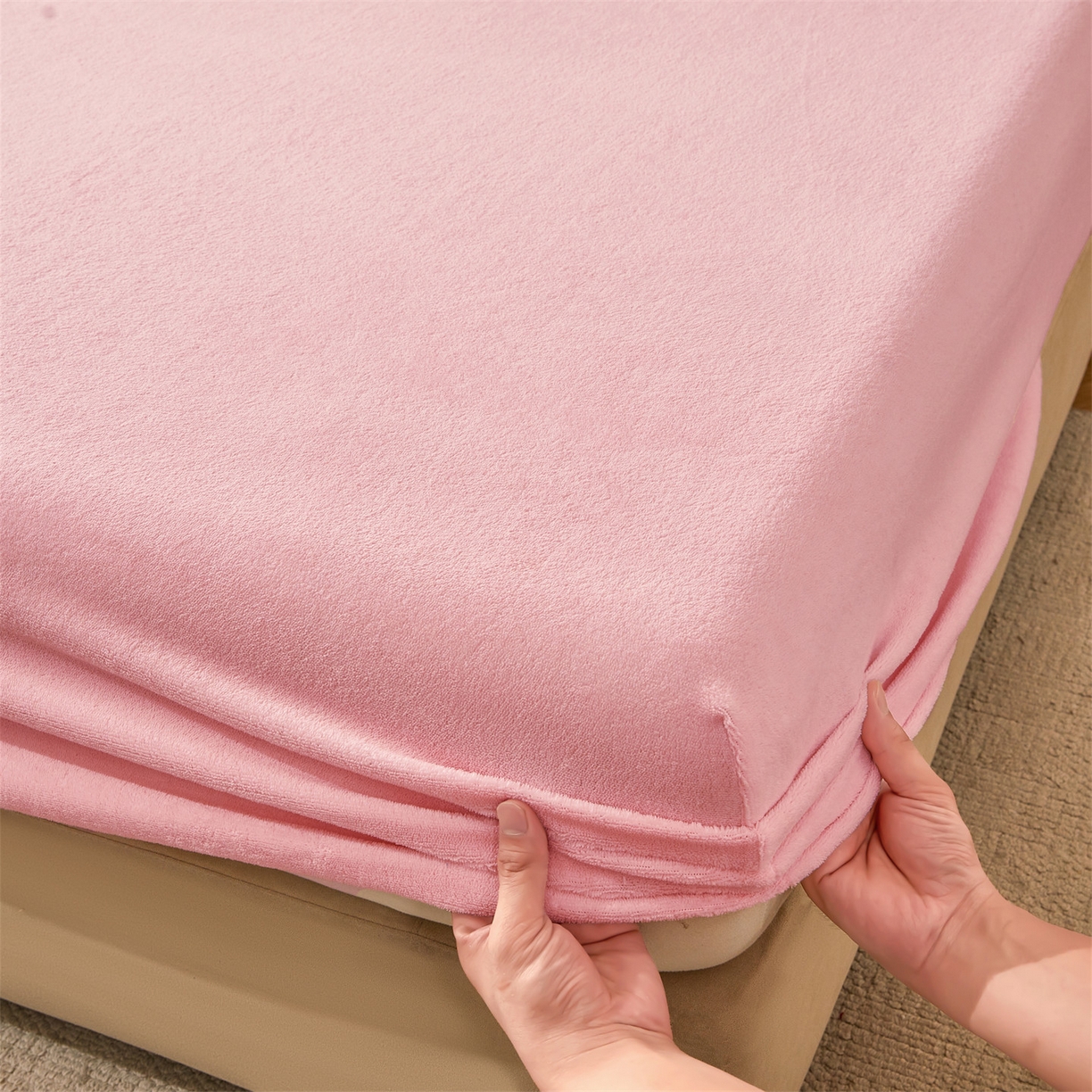 91家纺网 家纺一手货源 找家纺 卡诗兰家纺 2026新款单层牛奶绒床笠 梦幻粉