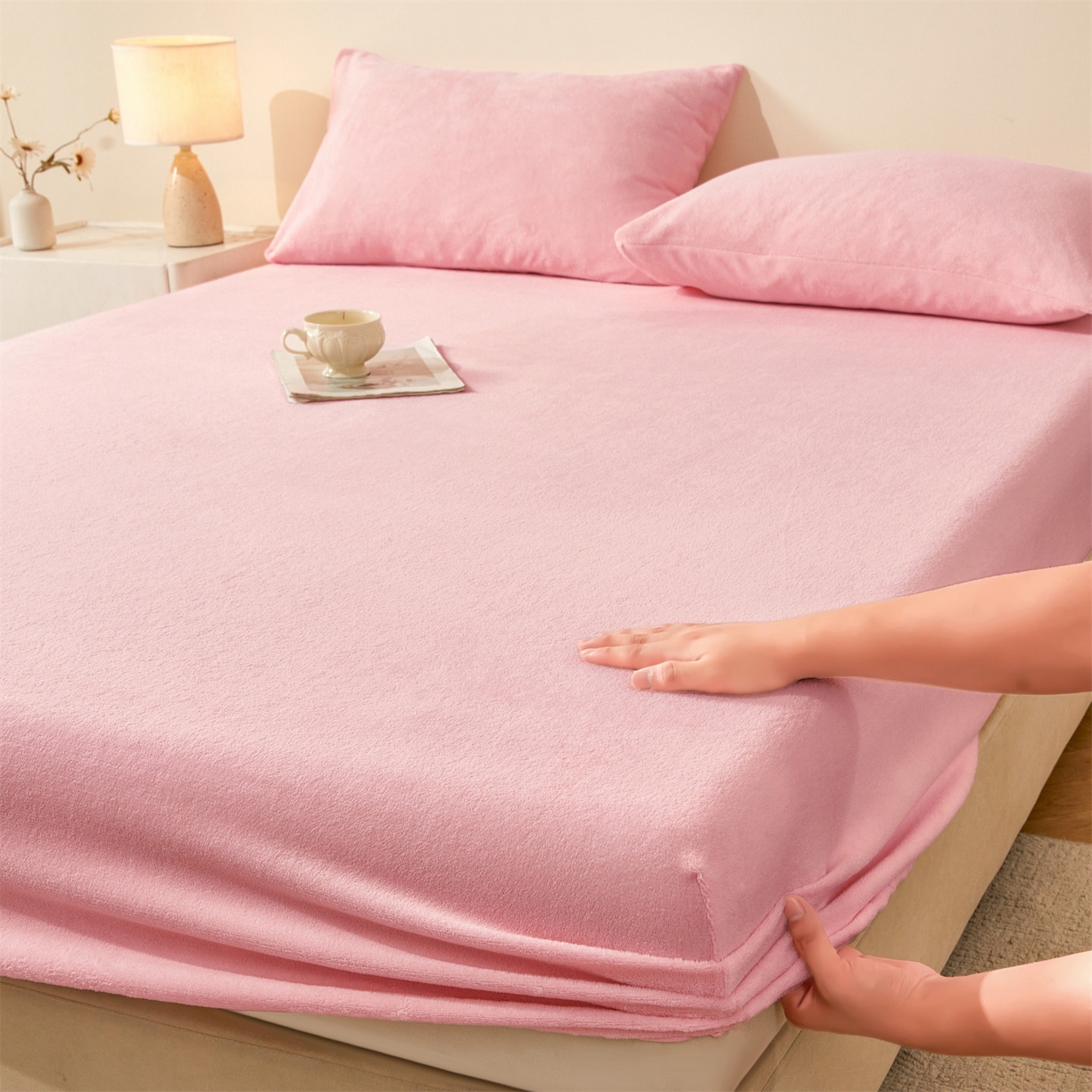 91家纺网 家纺一手货源 找家纺 卡诗兰家纺 2026新款单层牛奶绒床笠 梦幻粉