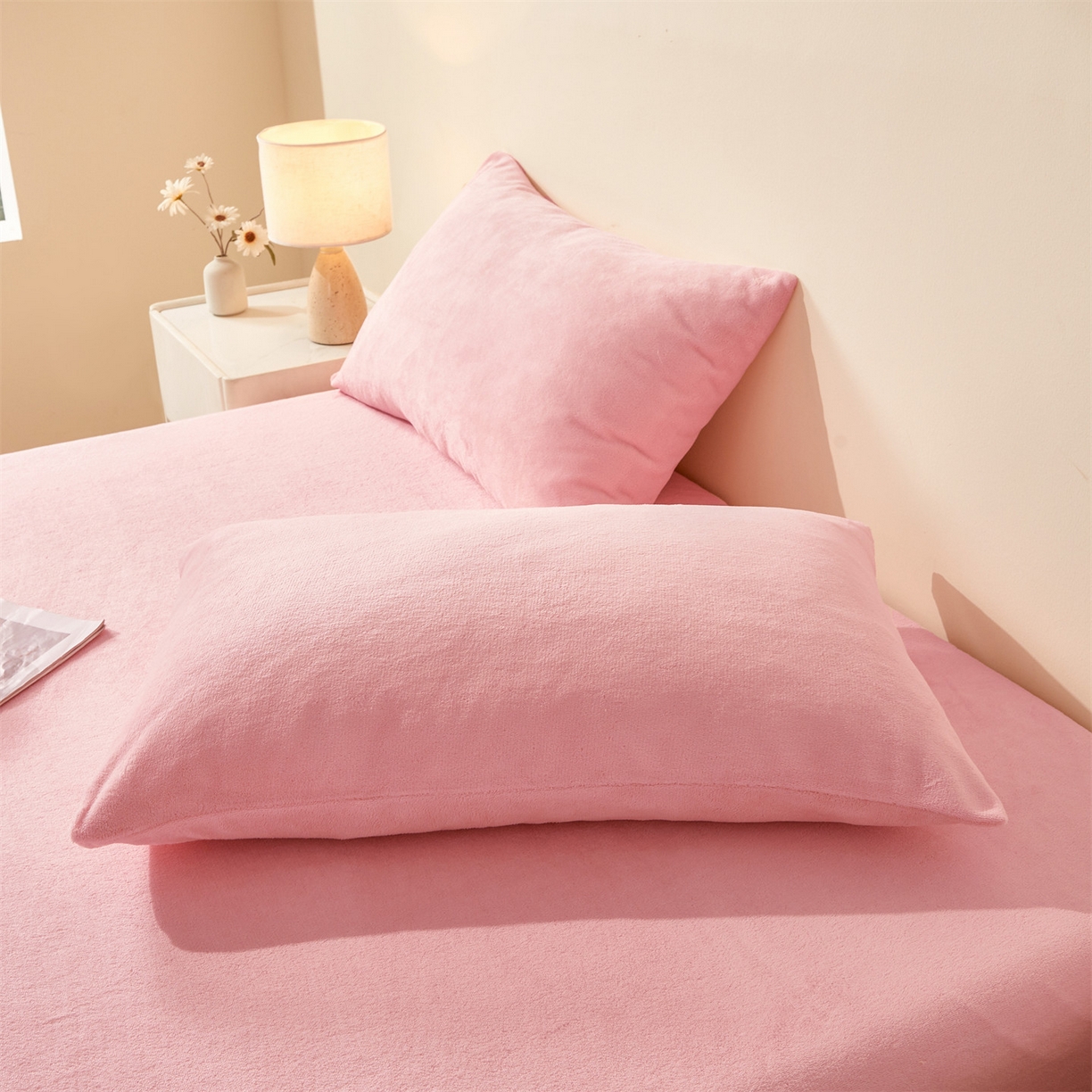 91家纺网 家纺一手货源 找家纺 卡诗兰家纺 2026新款单层牛奶绒床笠 梦幻粉