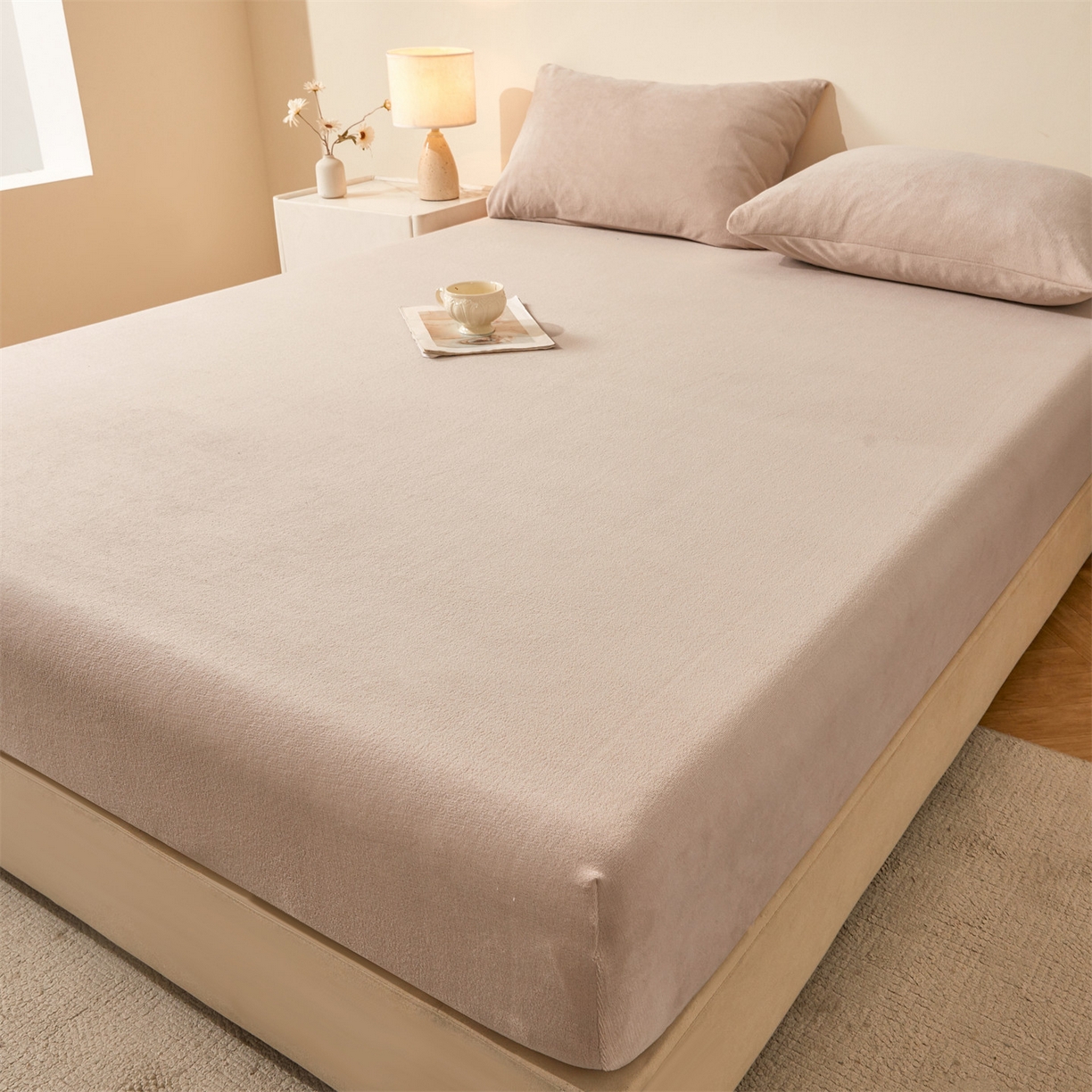 91家纺网 家纺一手货源 找家纺 卡诗兰家纺 2026新款单层牛奶绒床笠 岩石棕