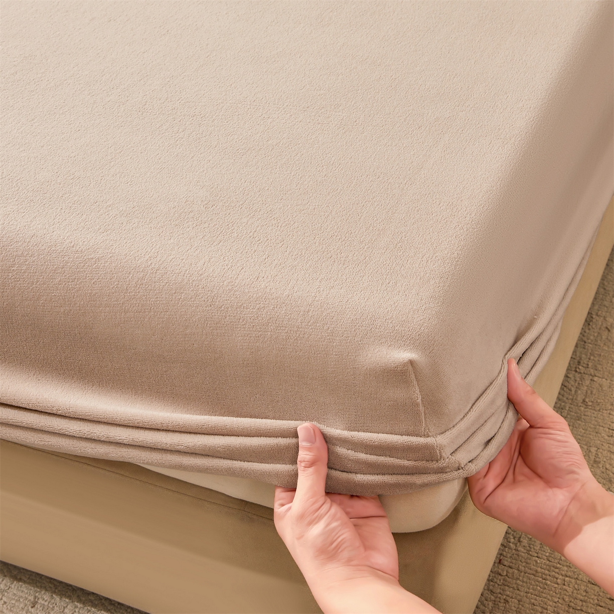 91家纺网 家纺一手货源 找家纺 卡诗兰家纺 2026新款单层牛奶绒床笠 岩石棕