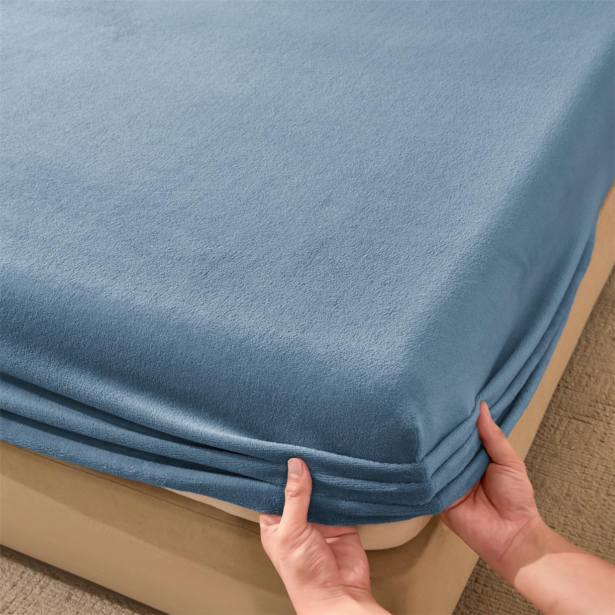 91家纺网 家纺一手货源 找家纺 卡诗兰家纺 2026新款单层牛奶绒床笠 鸢尾蓝