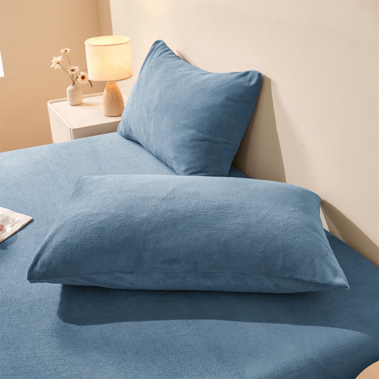 91家纺网 家纺一手货源 找家纺 卡诗兰家纺 2026新款单层牛奶绒床笠 鸢尾蓝