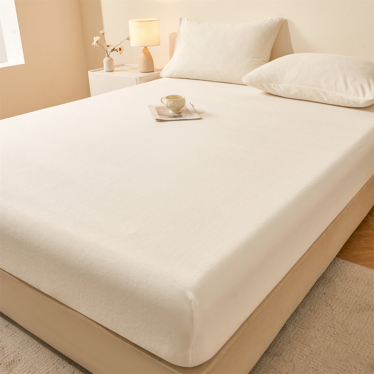 91家纺网 家纺一手货源 找家纺 卡诗兰家纺 2026新款单层牛奶绒床笠 月影白