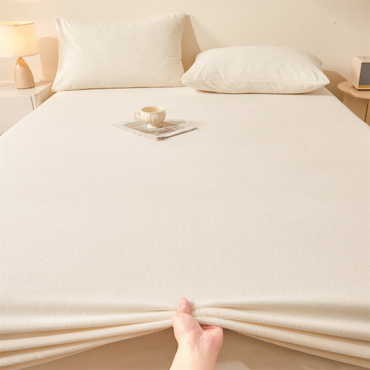 91家纺网 家纺一手货源 找家纺 卡诗兰家纺 2026新款单层牛奶绒床笠 月影白