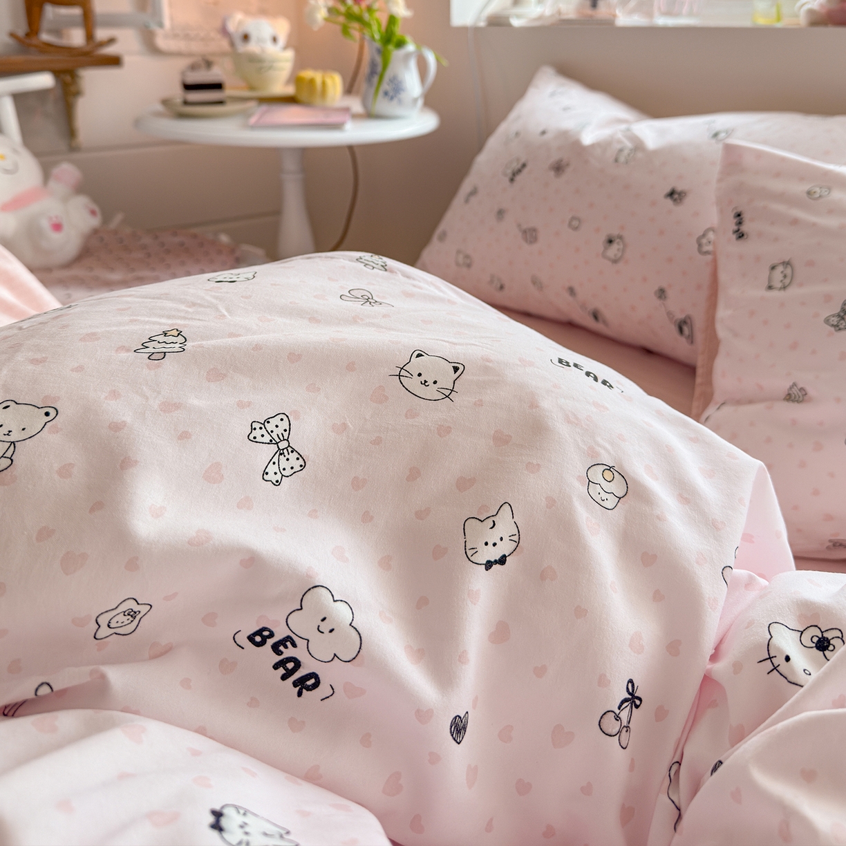 91家纺网 家纺一手货源 找家纺 罗亿家纺 2026新款A类古法水洗仿棉云感纱四件套 爱心甜猫