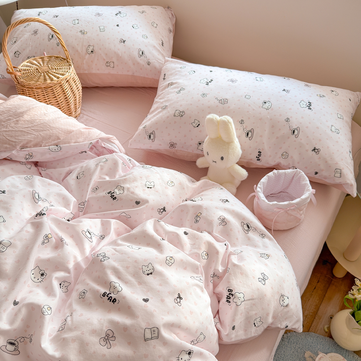 91家纺网 家纺一手货源 找家纺 罗亿家纺 2026新款A类古法水洗仿棉云感纱四件套 爱心甜猫