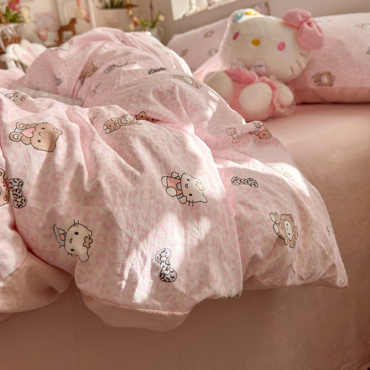 91家纺网 家纺一手货源 找家纺 罗亿家纺 2026新款A类古法水洗仿棉云感纱四件套 俏皮豹纹-kt-粉