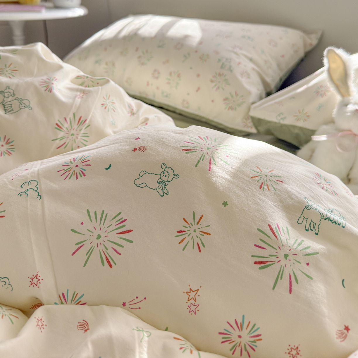 91家纺网 家纺一手货源 找家纺 罗亿家纺 2026新款A类古法水洗仿棉云感纱四件套 烟花星语