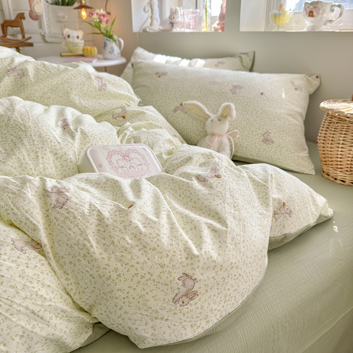 91家纺网 家纺一手货源 找家纺 罗亿家纺 2026新款A类古法水洗仿棉云感纱四件套 绿萌兔子