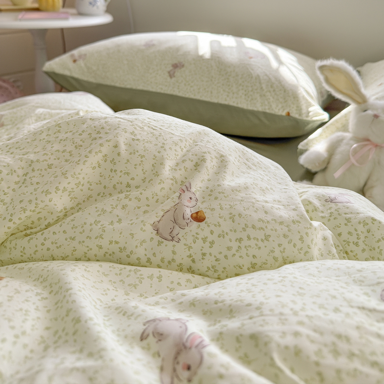 91家纺网 家纺一手货源 找家纺 罗亿家纺 2026新款A类古法水洗仿棉云感纱四件套 绿萌兔子