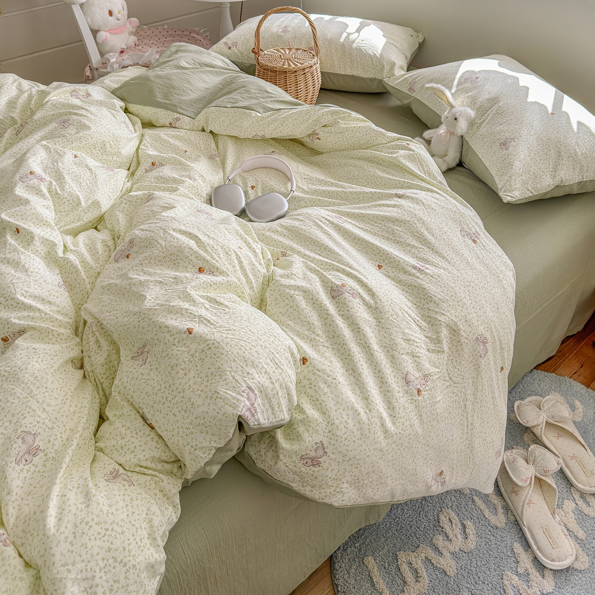 91家纺网 家纺一手货源 找家纺 罗亿家纺 2026新款A类古法水洗仿棉云感纱四件套 绿萌兔子