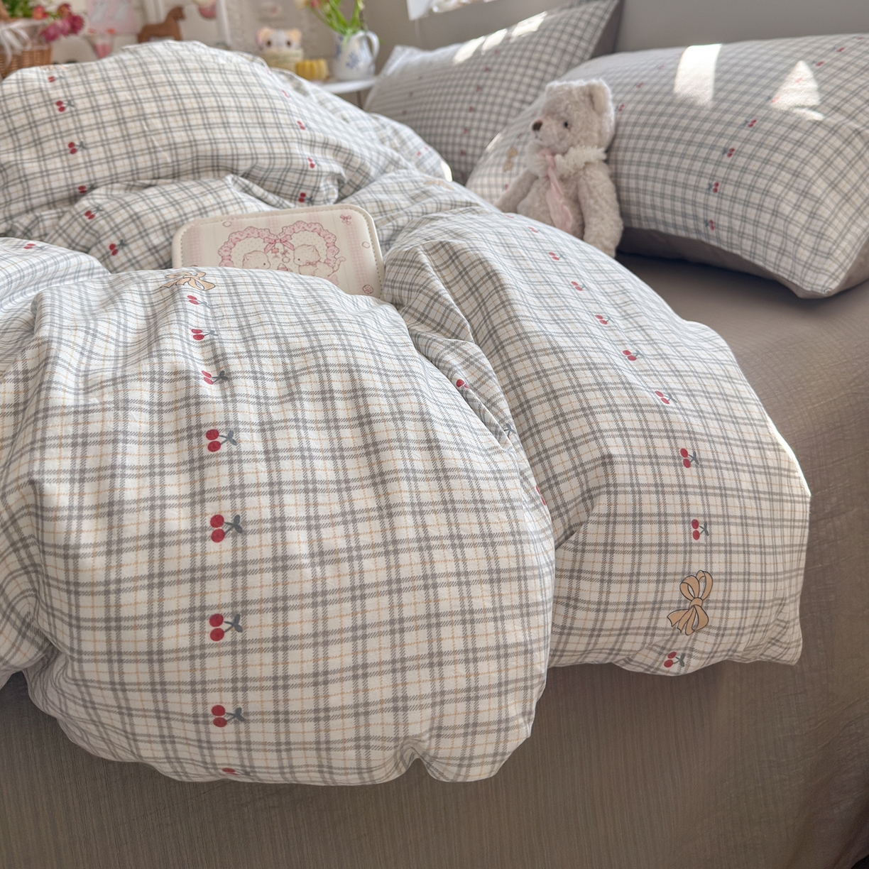 91家纺网 家纺一手货源 找家纺 罗亿家纺 2026新款A类古法水洗仿棉云感纱四件套 樱桃格格