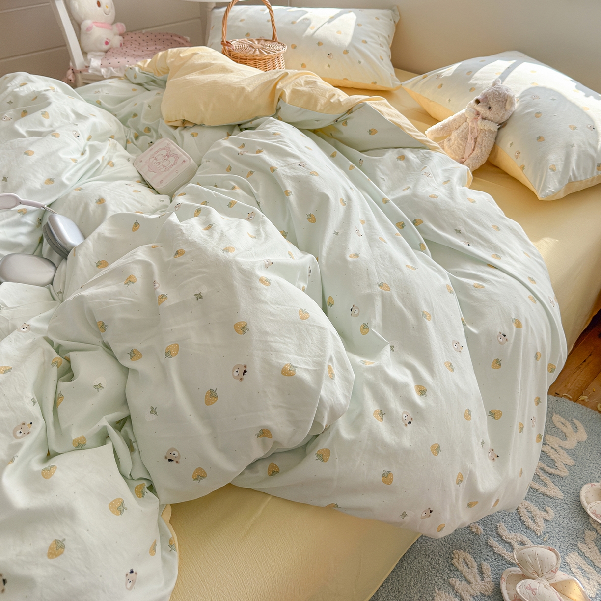 91家纺网 家纺一手货源 找家纺 罗亿家纺 2026新款A类古法水洗仿棉云感纱四件套 芝士莓莓熊