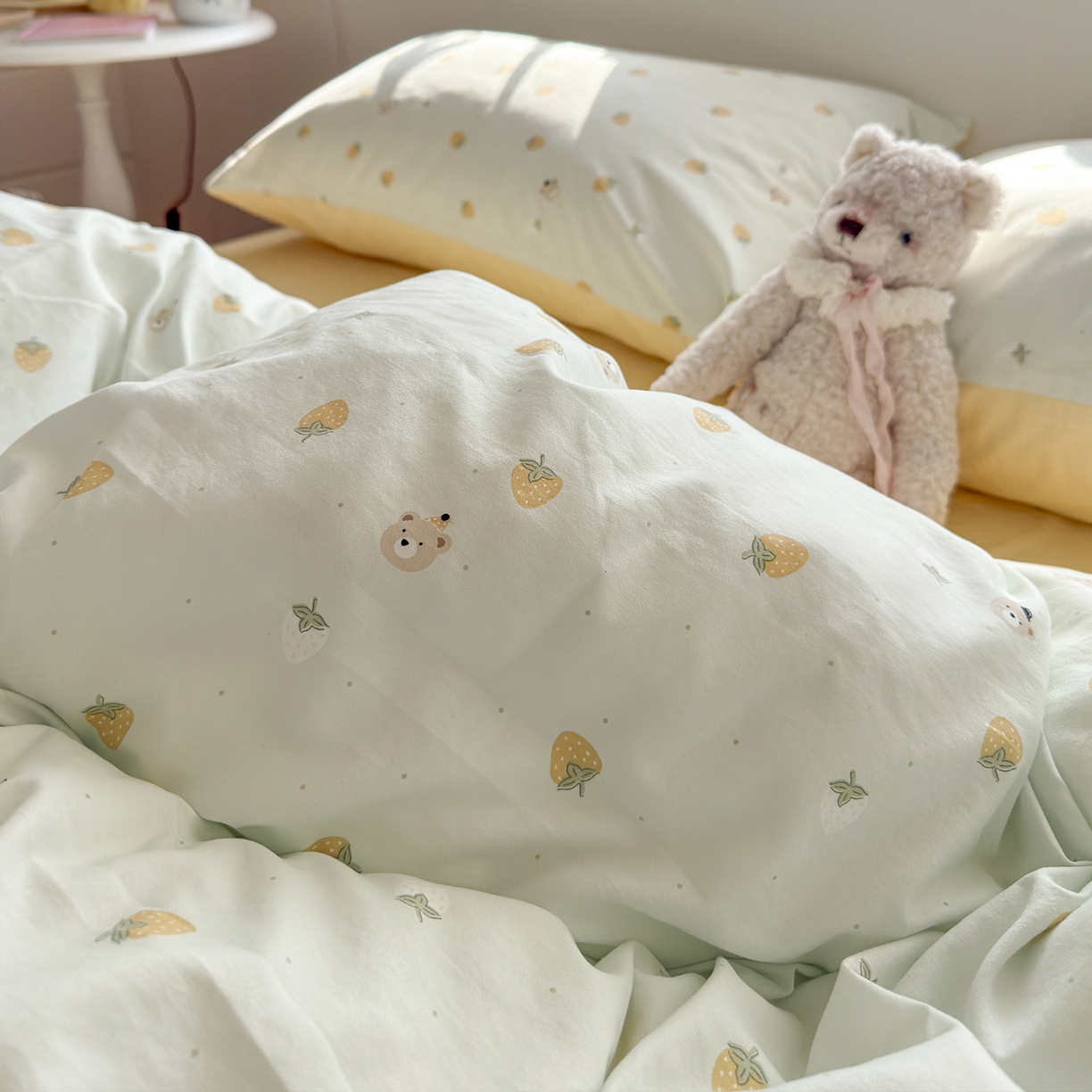 91家纺网 家纺一手货源 找家纺 罗亿家纺 2026新款A类古法水洗仿棉云感纱四件套 芝士莓莓熊