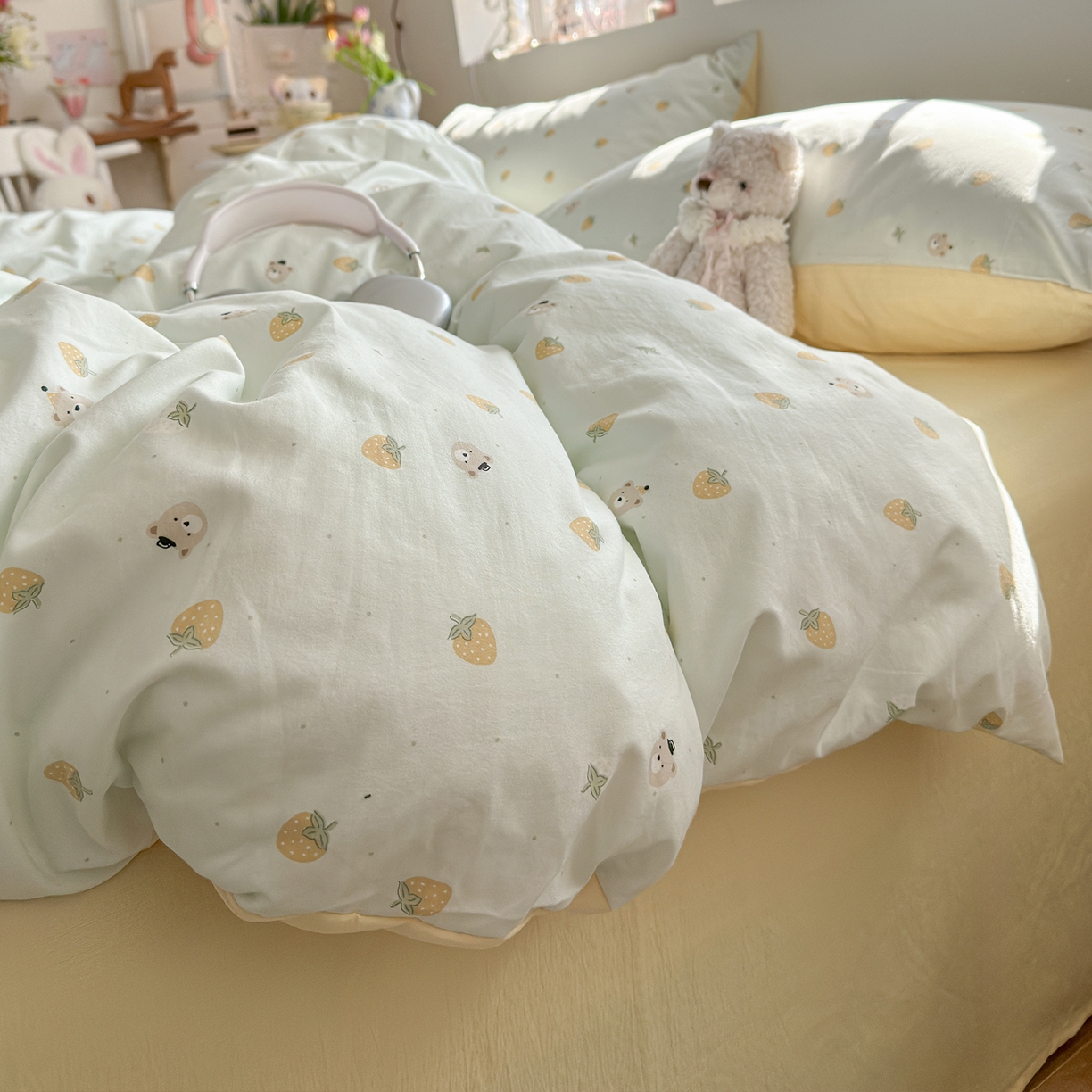 91家纺网 家纺一手货源 找家纺 罗亿家纺 2026新款A类古法水洗仿棉云感纱四件套 芝士莓莓熊