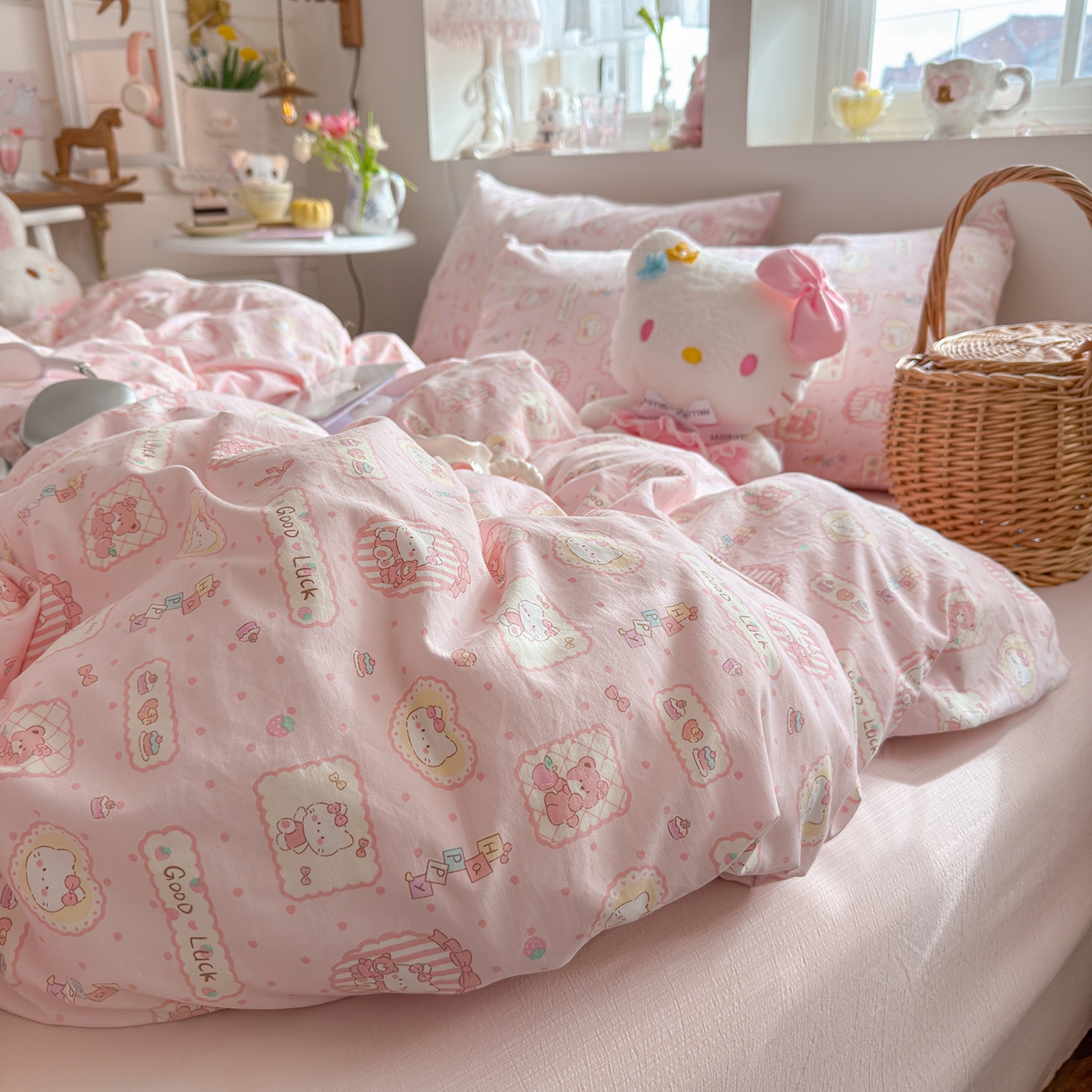 91家纺网 家纺一手货源 找家纺 罗亿家纺 2026新款A类古法水洗仿棉云感纱四件套 甜品小猫