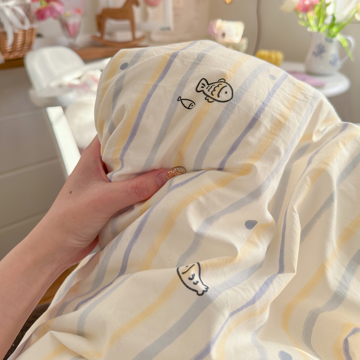 91家纺网 家纺一手货源 找家纺 罗亿家纺 2026新款A类古法水洗仿棉云感纱四件套 小鱼的心事