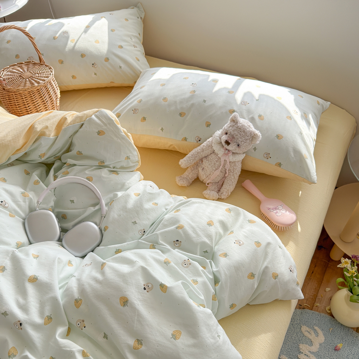 91家纺网 家纺一手货源 找家纺 罗亿家纺 2026新款A类古法水洗仿棉云感纱四件套 芝士莓莓熊