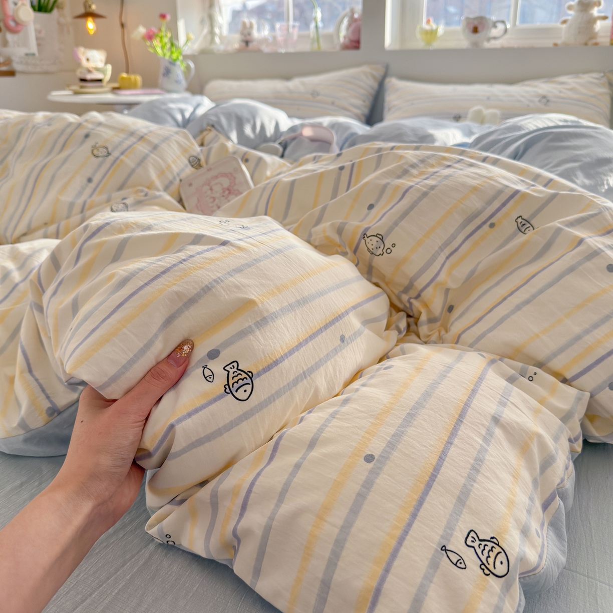 91家纺网 家纺一手货源 找家纺 罗亿家纺 2026新款A类古法水洗仿棉云感纱四件套 小鱼的心事