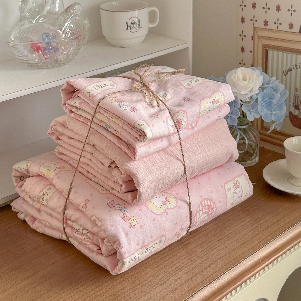 91家纺网 家纺一手货源 找家纺 罗亿家纺 2026新款A类古法水洗仿棉云感纱四件套 甜品小猫